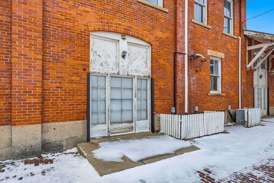 More Photos Of 412 E River St, Elyria Office For Sale