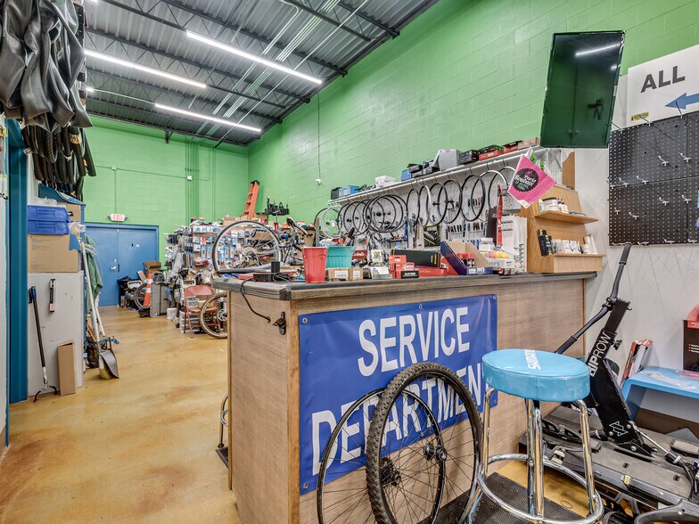 More Photos Of 111 N Broadway St, Tecumseh Office For Sale