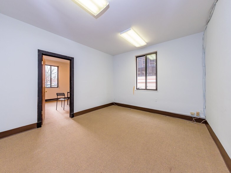 More Photos Of 2420 Wilson Blvd, Arlington Loft Creative Space For Lease