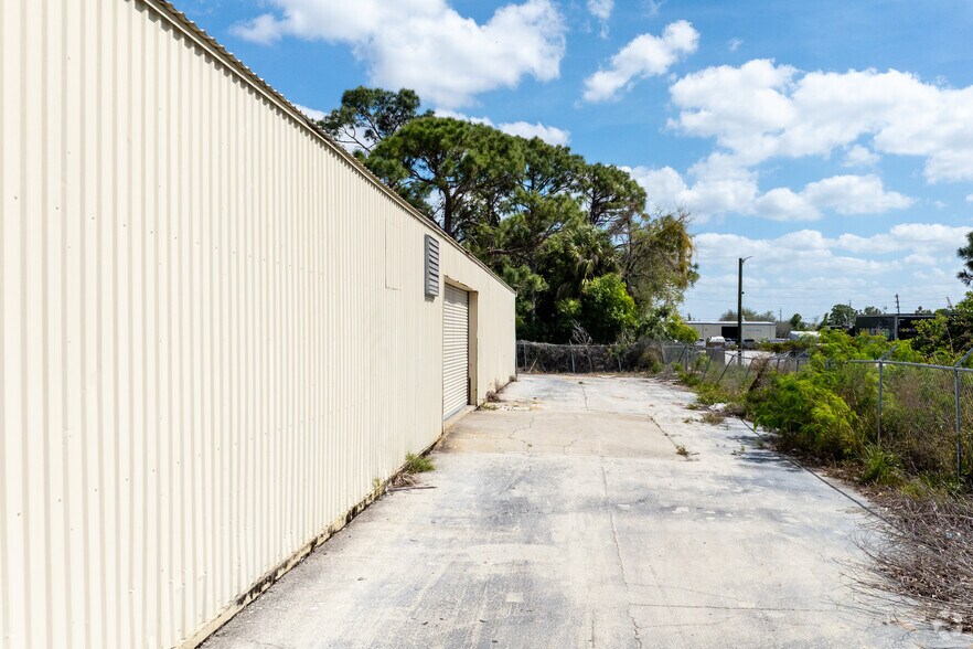 More Photos Of 17061 Alico Center Rd, Fort Myers Unknown For Lease