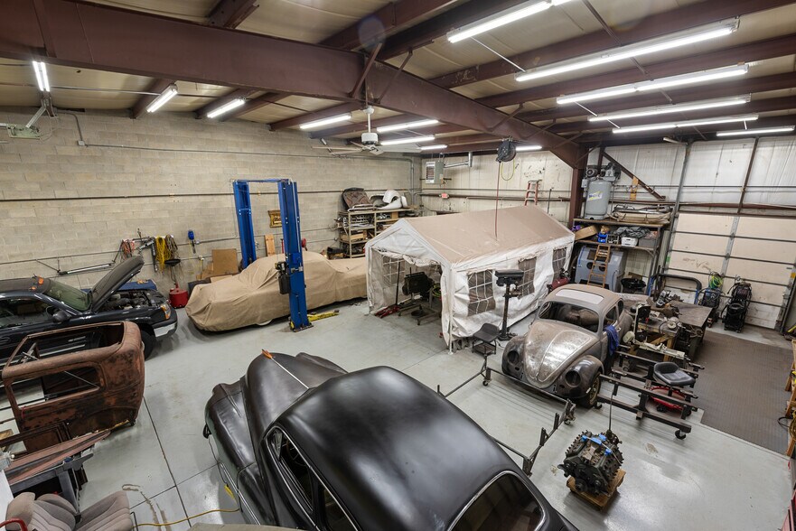 More Photos Of 105 Wilmont Dr, Waukesha Light Manufacturing For Sale