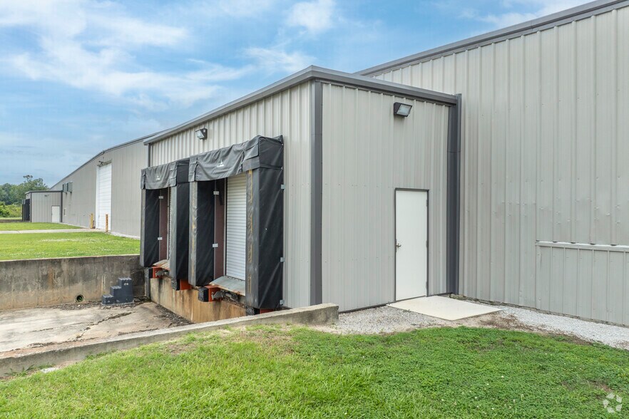 More Photos Of 847 W Main St, Lake City Warehouse For Lease