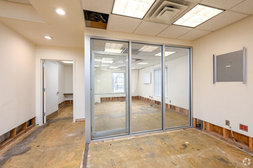 More Photos Of 4415 East West Hwy, Riverdale Bank For Sale