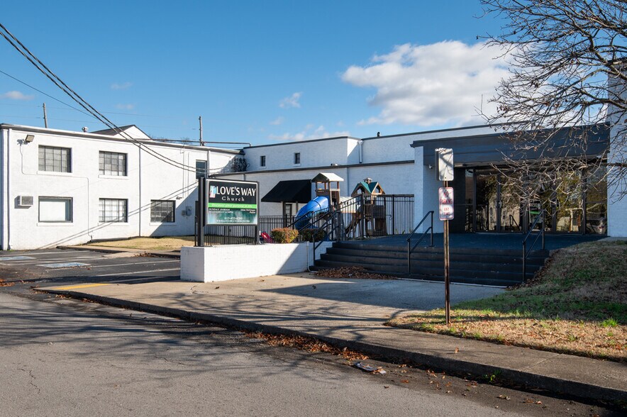 More Photos Of 310 Coles Ferry Pike, Lebanon Religious Facility For Sale