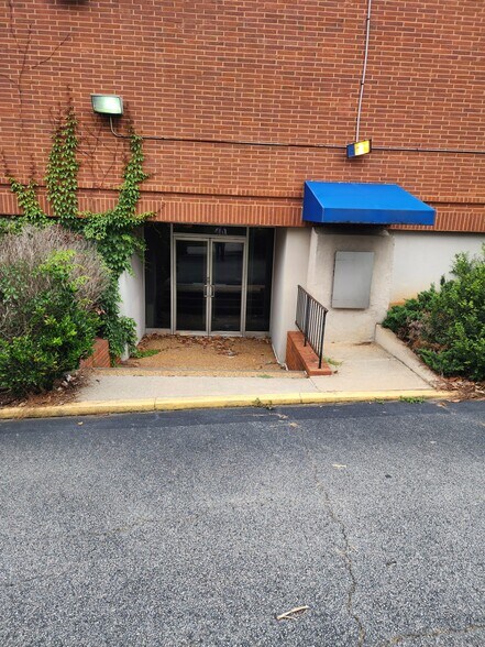 More Photos Of 139 N Main St, Jonesboro Bank For Sale