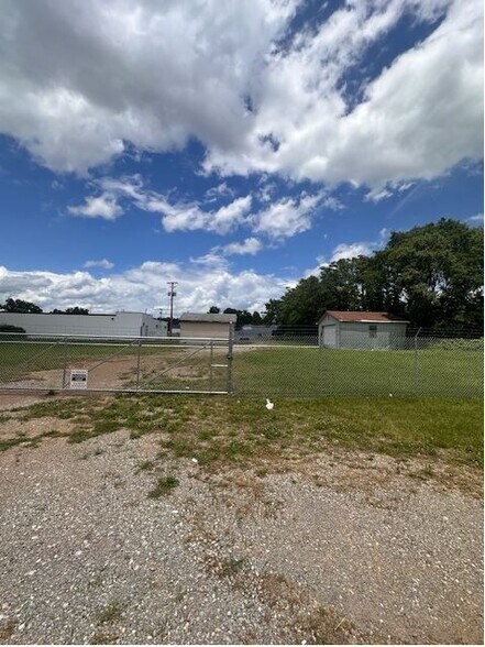 More Photos Of 315 24th St NW, Roanoke Land For Lease