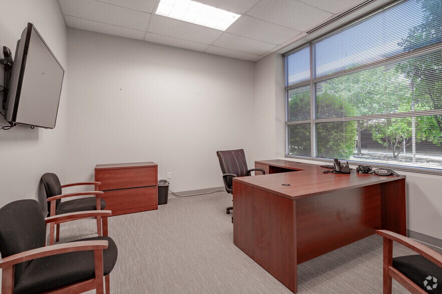 More Photos Of 10000 Rogers Run, San Antonio Office For Sale