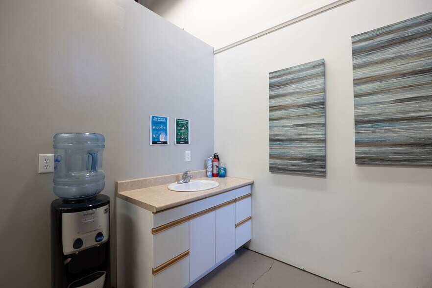 More Photos Of 380 Mackenzie Blvd, Fort McMurray Warehouse For Lease