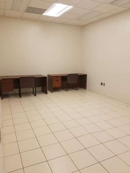 More Photos Of 16517 Bull Church Rd, Woodford Warehouse For Lease