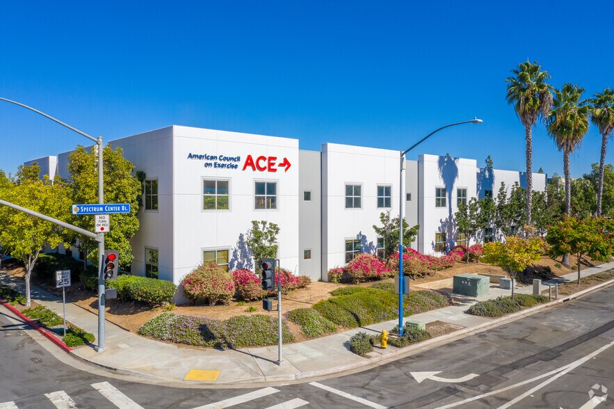 More Photos Of 4851 Paramount Dr, San Diego Showroom For Lease