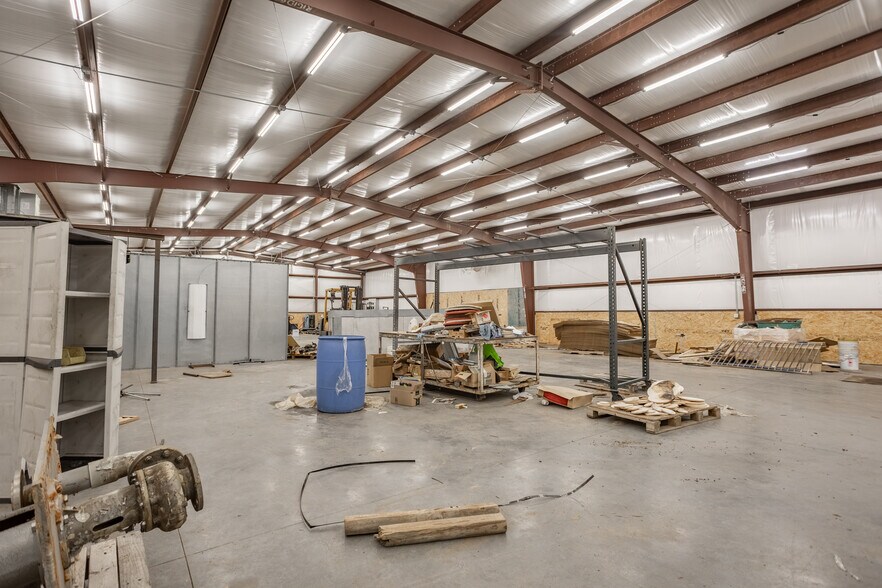 More Photos Of 3232 Tandy Rd, Fordland Industrial For Lease