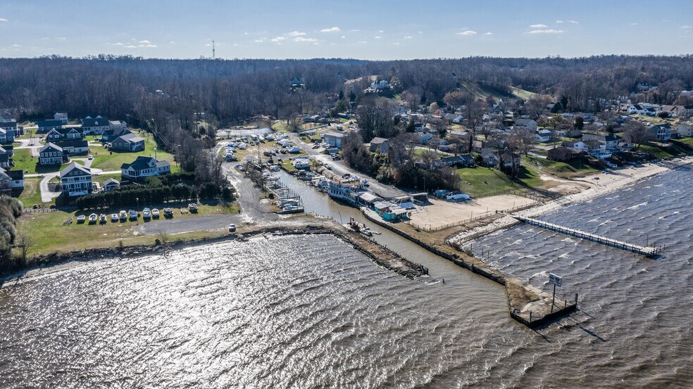 More Photos Of 6338 Riverview Dr, King George Marina For Sale