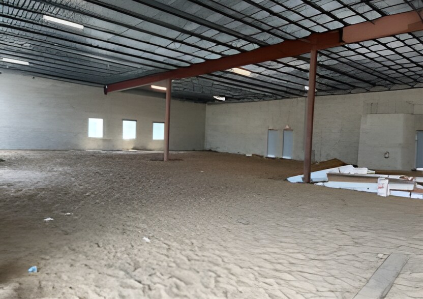 More Photos Of 2508 – 2516 Jacks Rd, Davenport Storefront Retail Office For Lease