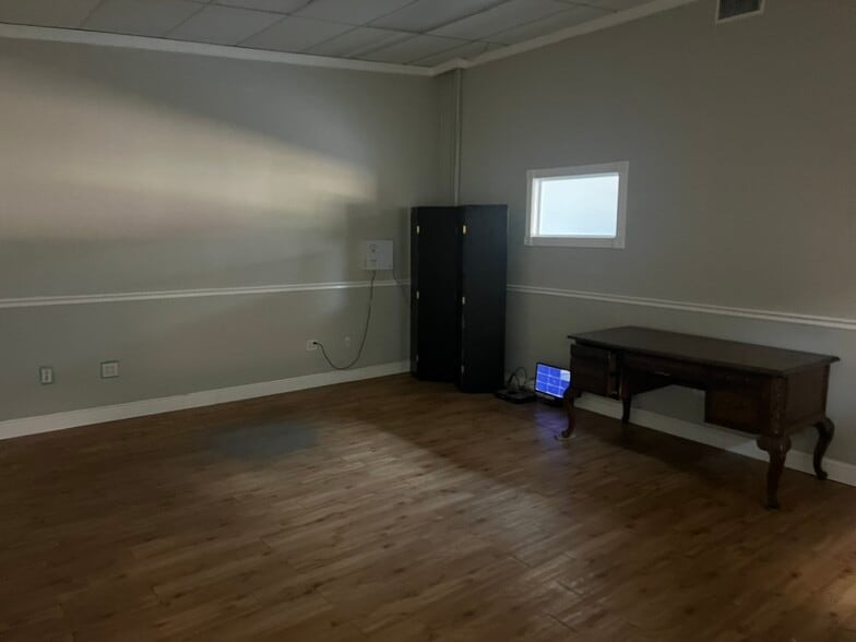 More Photos Of 8653 Pensacola Blvd, Pensacola Freestanding For Lease