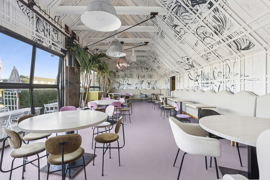 More Photos Of 4 S Elmwood Ave, Montauk Restaurant For Sale