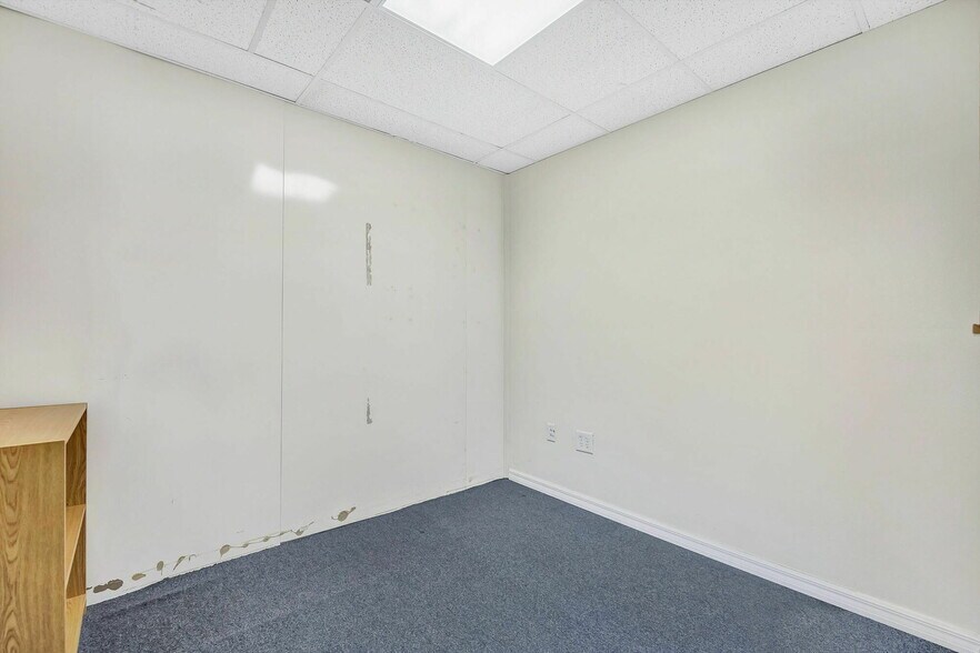 More Photos Of 902 E New Haven Ave, Melbourne Coworking Space