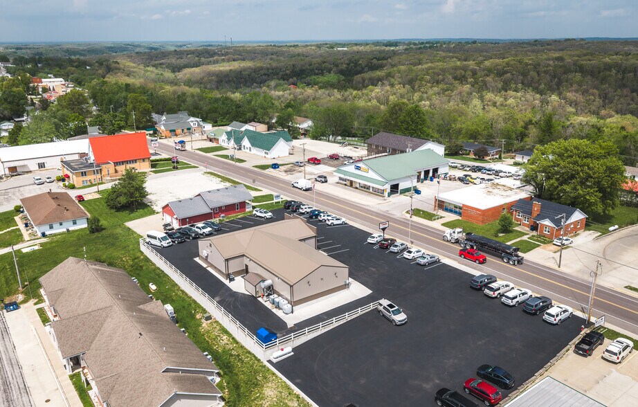 More Photos Of 1008 E Main St, Linn Auto Dealership For Sale