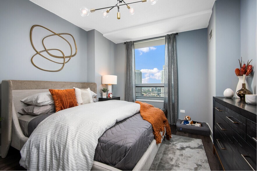 More Photos Of 300 N Canal St, Chicago Apartments For Sale