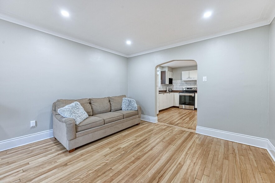 More Photos Of 156 Dagmar Av, Vanier Apartments For Sale