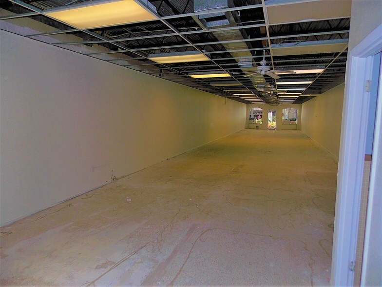 More Photos Of 1439-1443 Main St, Sarasota Storefront For Lease