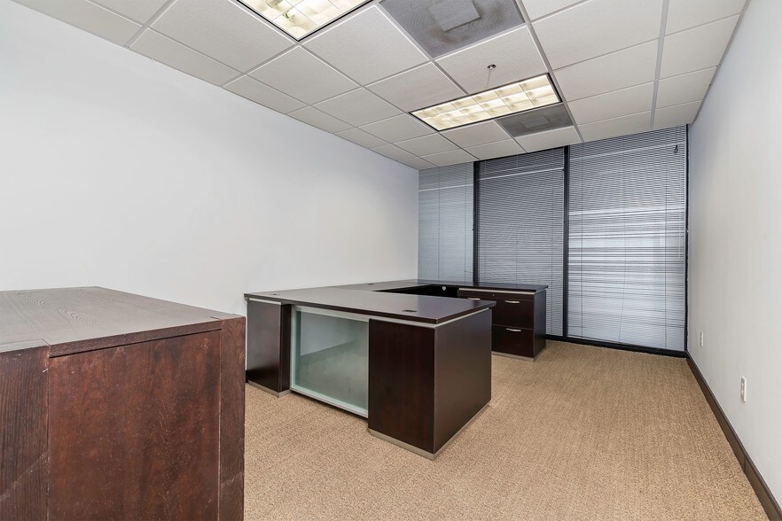 More Photos Of 1110 Brickell Ave, Miami Office For Lease