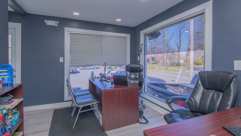 More Photos Of 7404 Centreville Rd, Manassas Auto Dealership For Lease