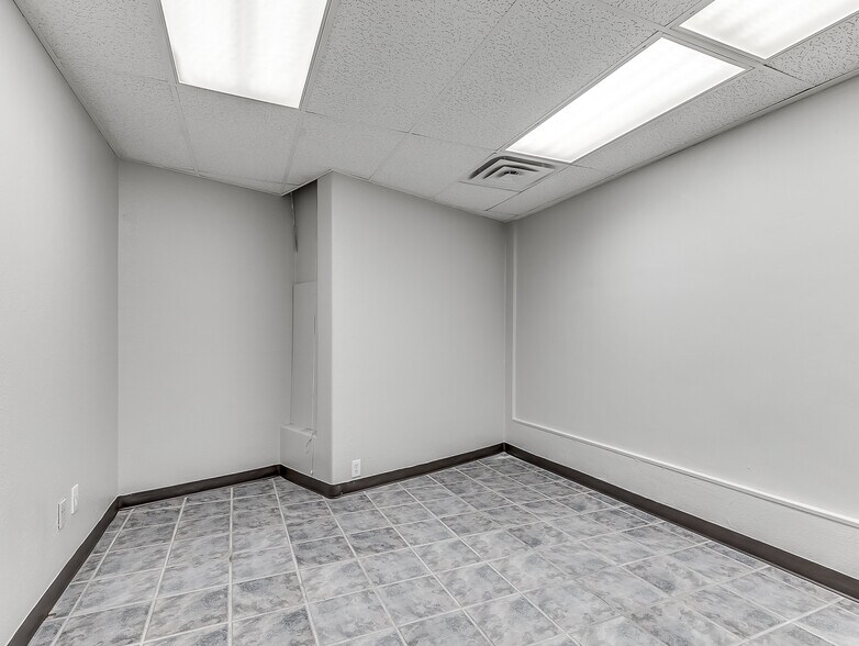 More Photos Of 901 N Virginia Ave, Oklahoma City Manufacturing For Sale