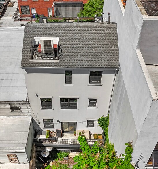 More Photos Of 212 Franklin St, Brooklyn Storefront Retail Residential For Sale