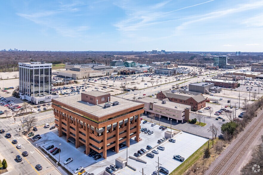 More Photos Of 2675 N Mayfair Rd, Wauwatosa Office For Lease