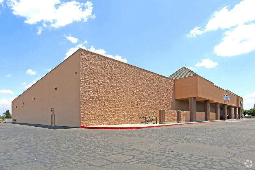 More Photos Of 1424-1550 N Ben Maddox Way, Visalia Storefront For Lease