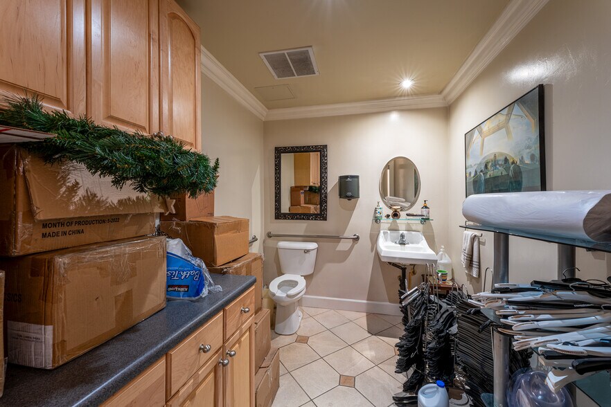 More Photos Of 1158-1170 Prospect St, La Jolla Storefront Retail Office For Lease