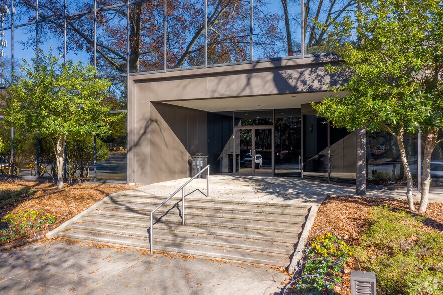 More Photos Of 6025 The Corners Pky, Peachtree Corners Office For Lease