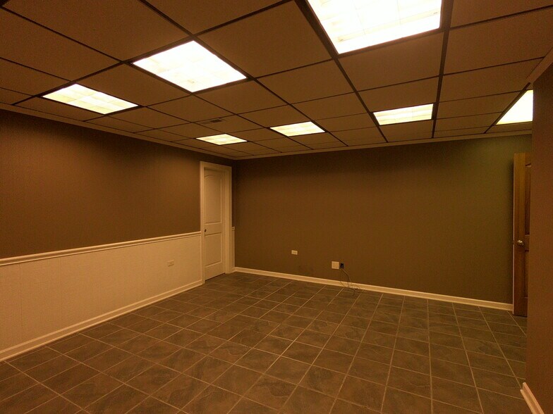 More Photos Of 145 1st Dr NE, New Philadelphia Flex For Lease