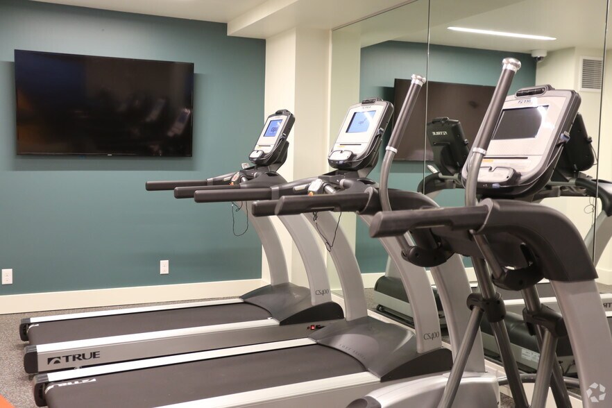 More Photos Of 324 Central Way, Kirkland Apartments For Lease