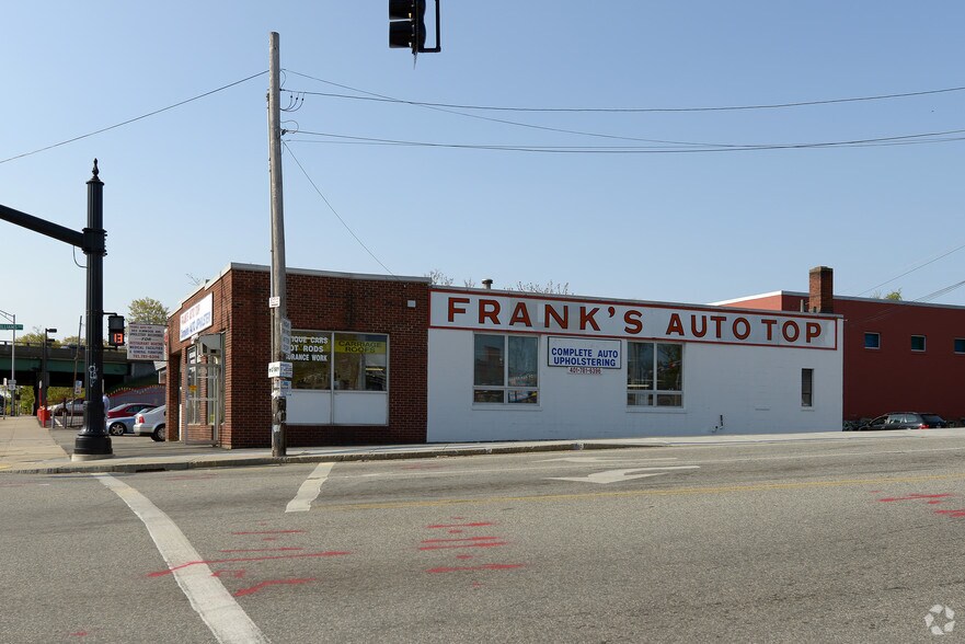 More Photos Of 883-885 Elmwood Ave, Providence Auto Repair For Sale