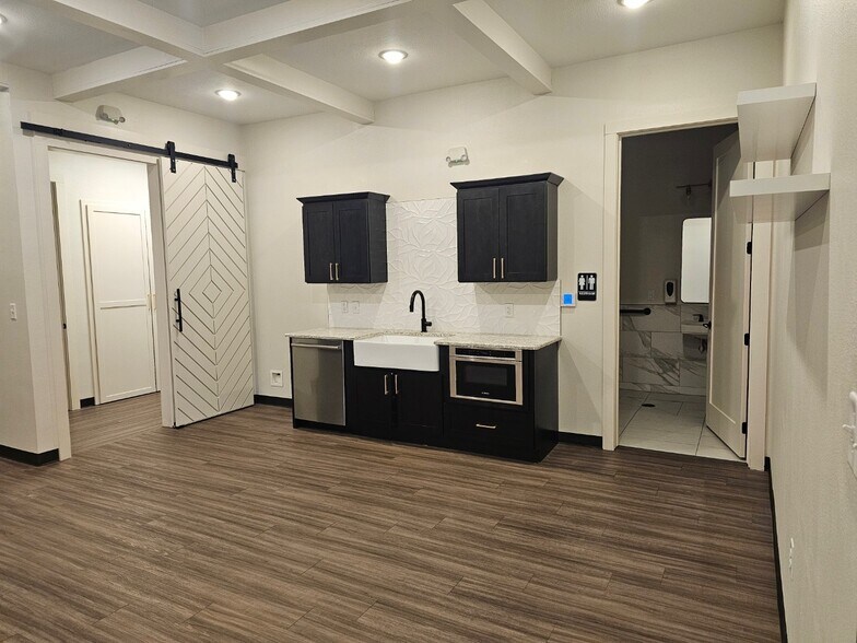 More Photos Of 4061 Kirkpatrick Ln, Flower Mound Medical For Sale