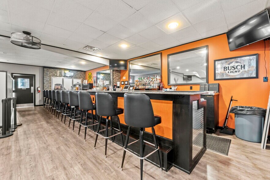 More Photos Of 770 E Franklin St, Huntington Restaurant For Sale