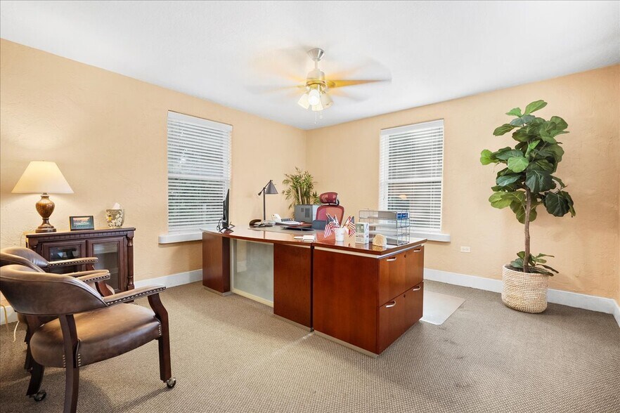 More Photos Of 15325 North Main St, Jacksonville Flex For Sale