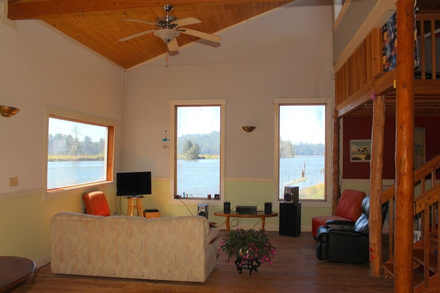 More Photos Of 6750 Or-126 Hwy, Florence Marina For Sale