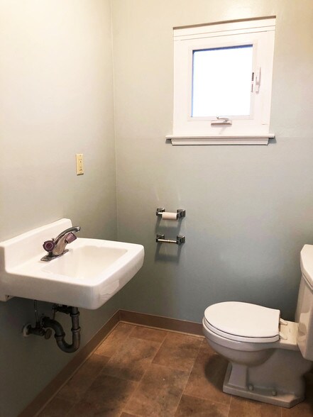 More Photos Of 52 Arch St, Redwood City Medical For Lease