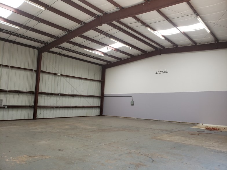 More Photos Of 3390 N Courtenay Pky, Merritt Island Warehouse For Lease