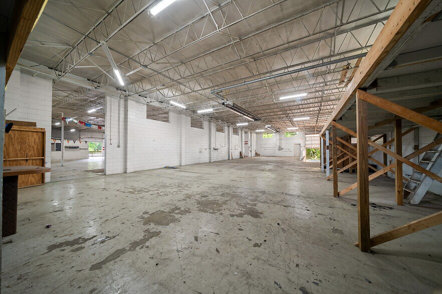 More Photos Of 4450 S Pine Ave, Ocala Warehouse For Sale