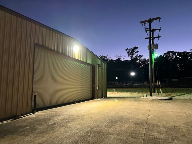 More Photos Of 15503 TX-110, Whitehouse Warehouse For Lease