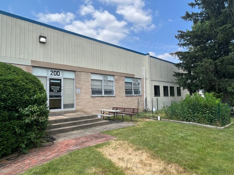 More Photos Of 200 Commerce Dr, Montgomeryville Warehouse For Sale