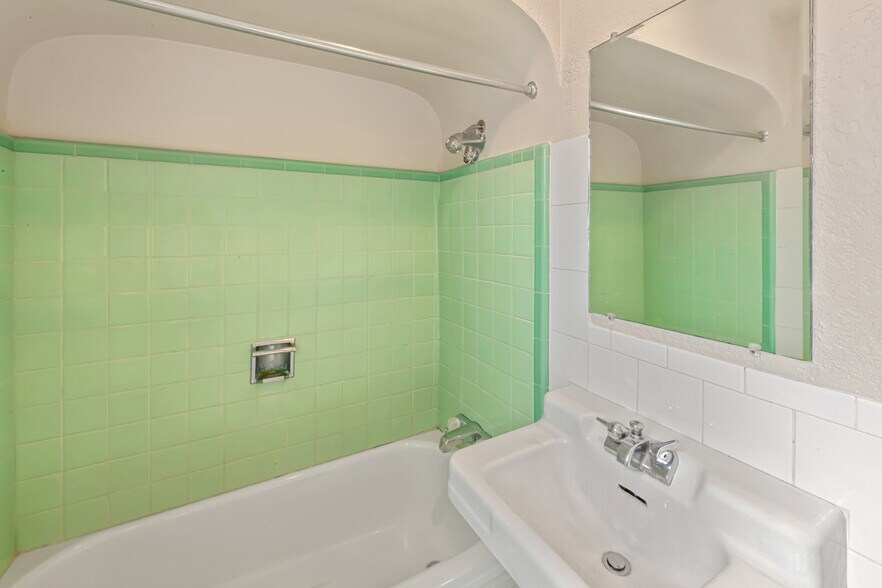 More Photos Of 1940 North Ave, Grand Junction Hotel For Sale