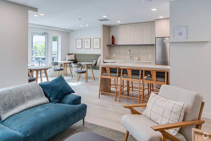 More Photos Of 633 Gardena Dr, Coquitlam Apartments For Sale