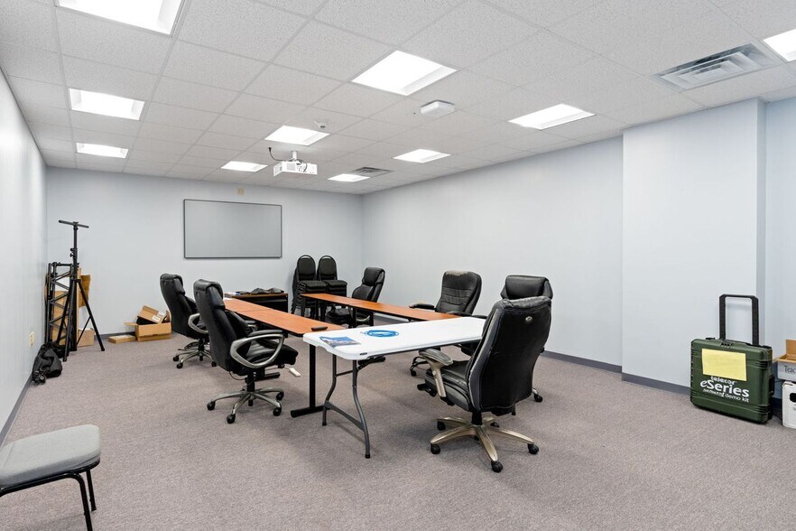 More Photos Of 2700 Diode Ln, Louisville Warehouse For Lease