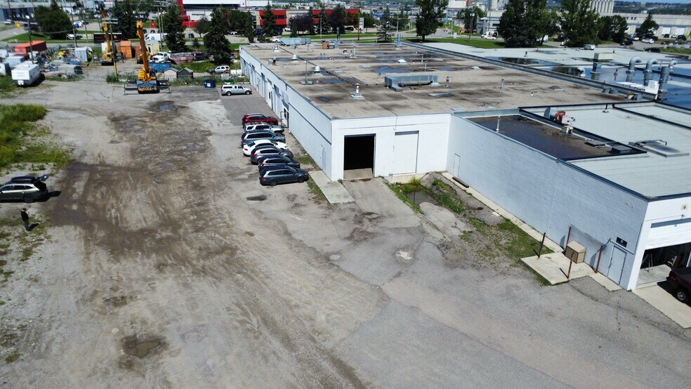 More Photos Of 1201 42nd Ave SE, Calgary Service For Lease