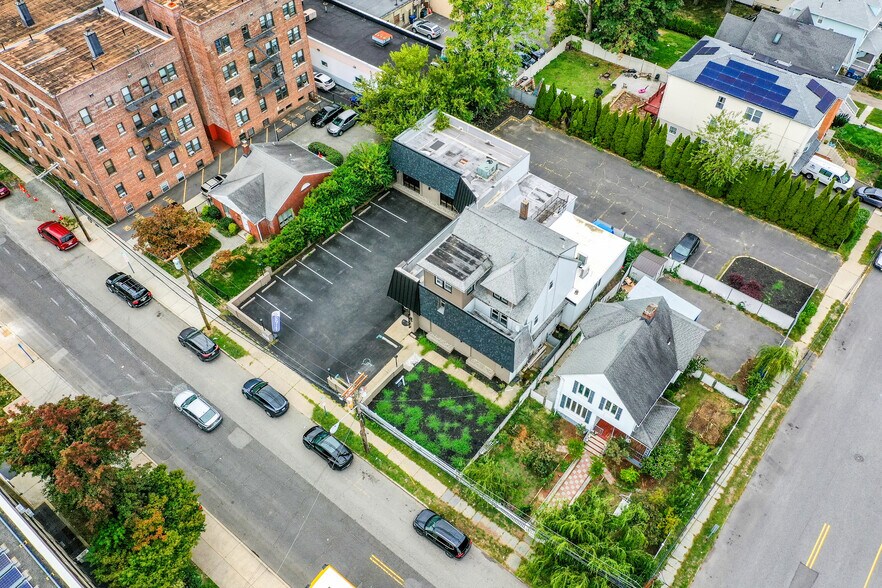 More Photos Of 35 Pangborn Pl, Hackensack Medical For Lease