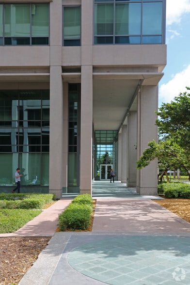 More Photos Of 703 NW 62nd Ave, Miami Office For Lease